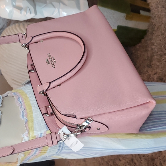 Coach Handbags - 🤩 NWT LEATHER COACH PURSE